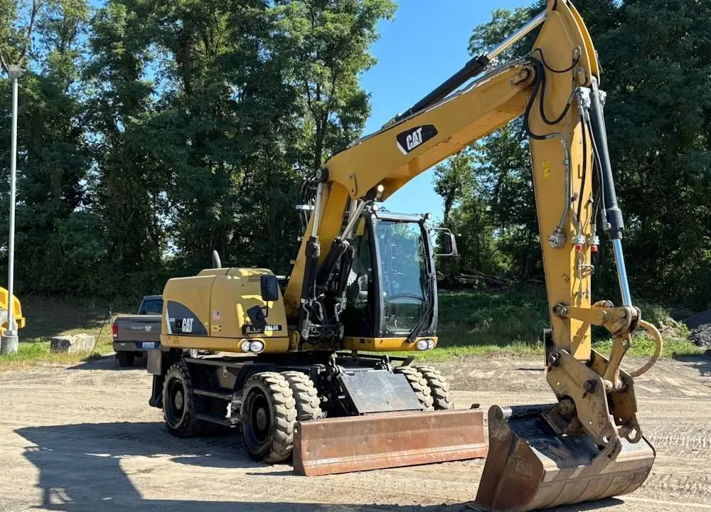 2015 Caterpillar M313D — catalogue photograph